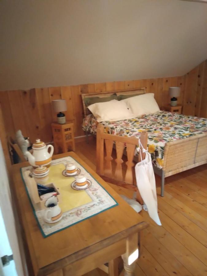 Les Dames De La Saugiat Bed & Breakfast Le Fied Exterior photo