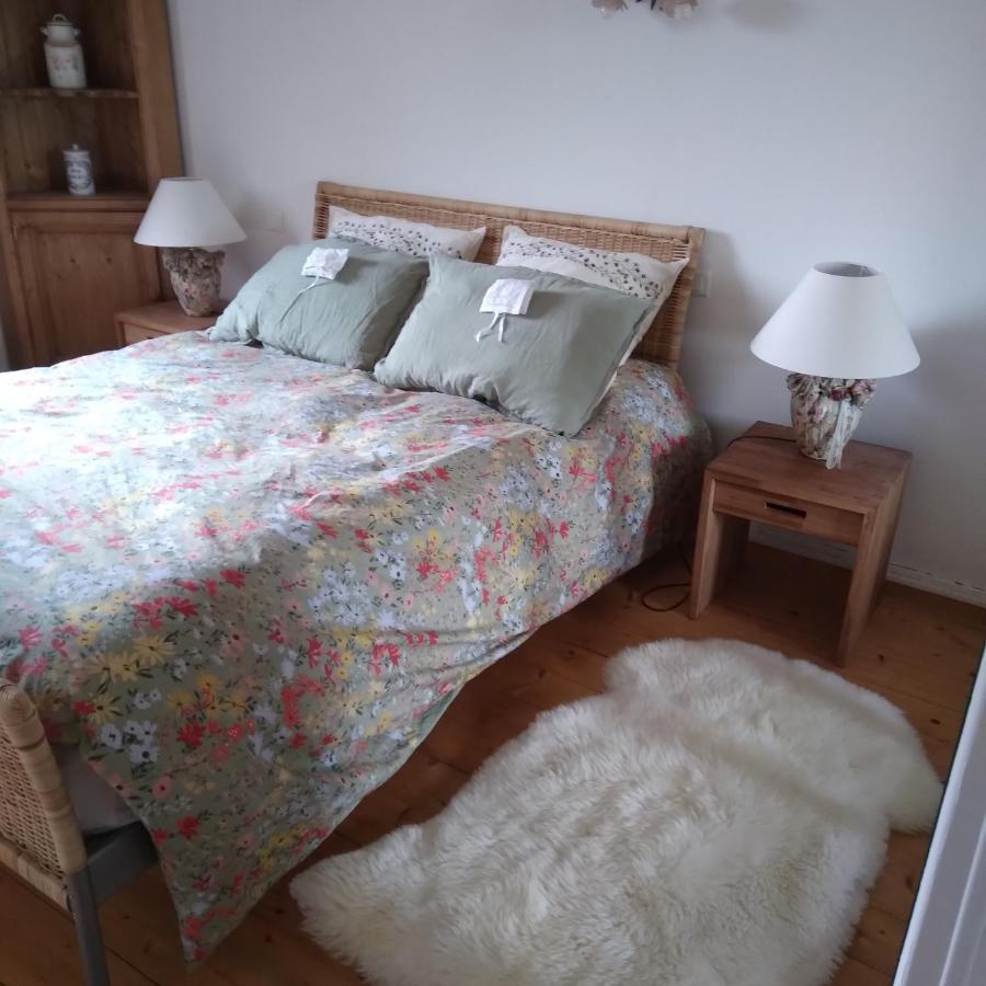 Les Dames De La Saugiat Bed & Breakfast Le Fied Exterior photo