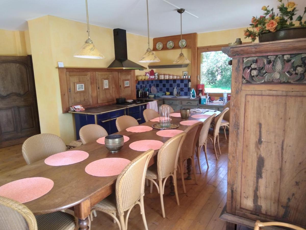 Les Dames De La Saugiat Bed & Breakfast Le Fied Exterior photo