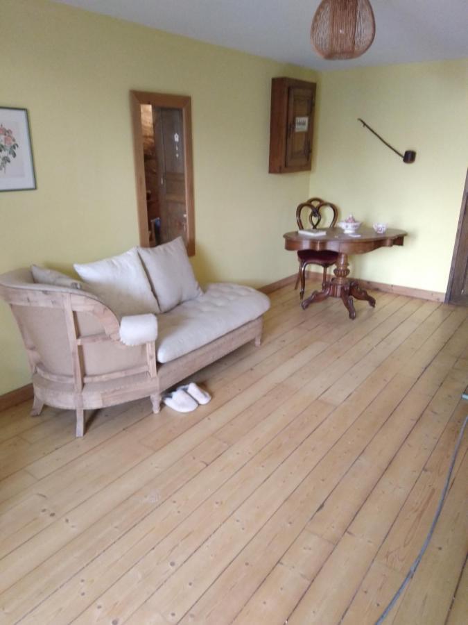 Les Dames De La Saugiat Bed & Breakfast Le Fied Exterior photo