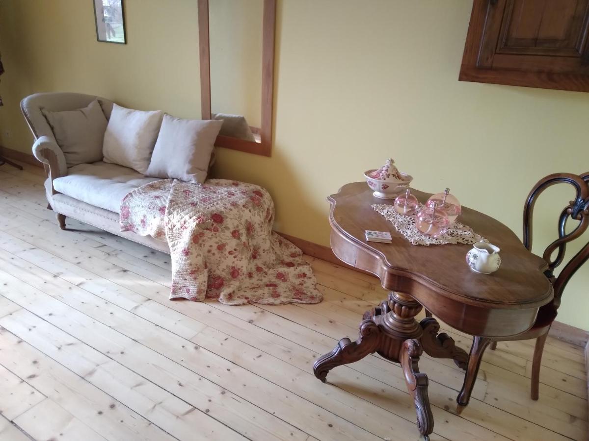 Les Dames De La Saugiat Bed & Breakfast Le Fied Exterior photo