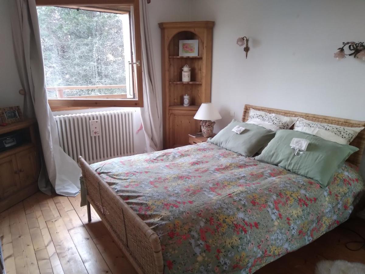 Les Dames De La Saugiat Bed & Breakfast Le Fied Exterior photo